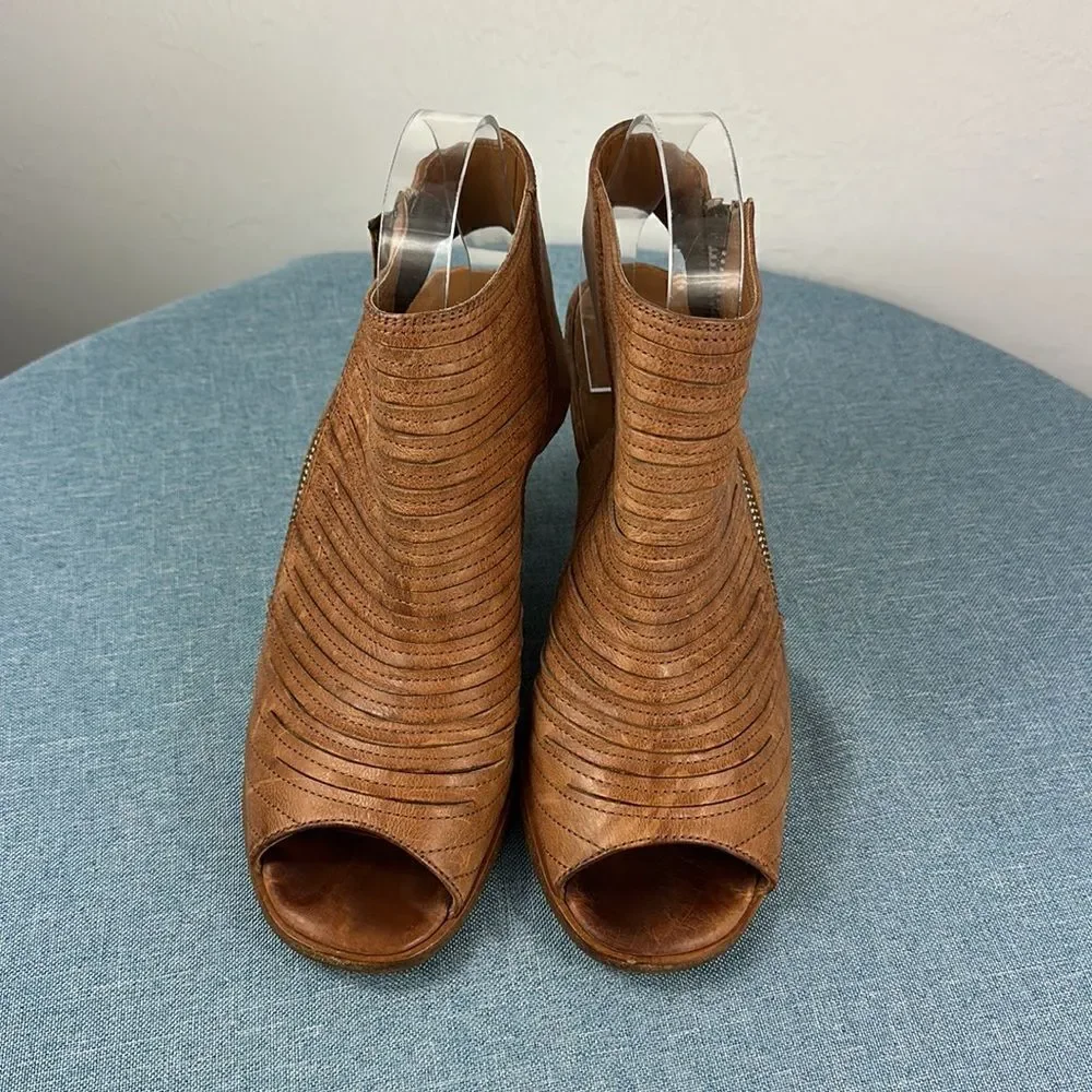 Paul Green Cayanne Peep Toe Nougat Leather Sandal Size 5.5